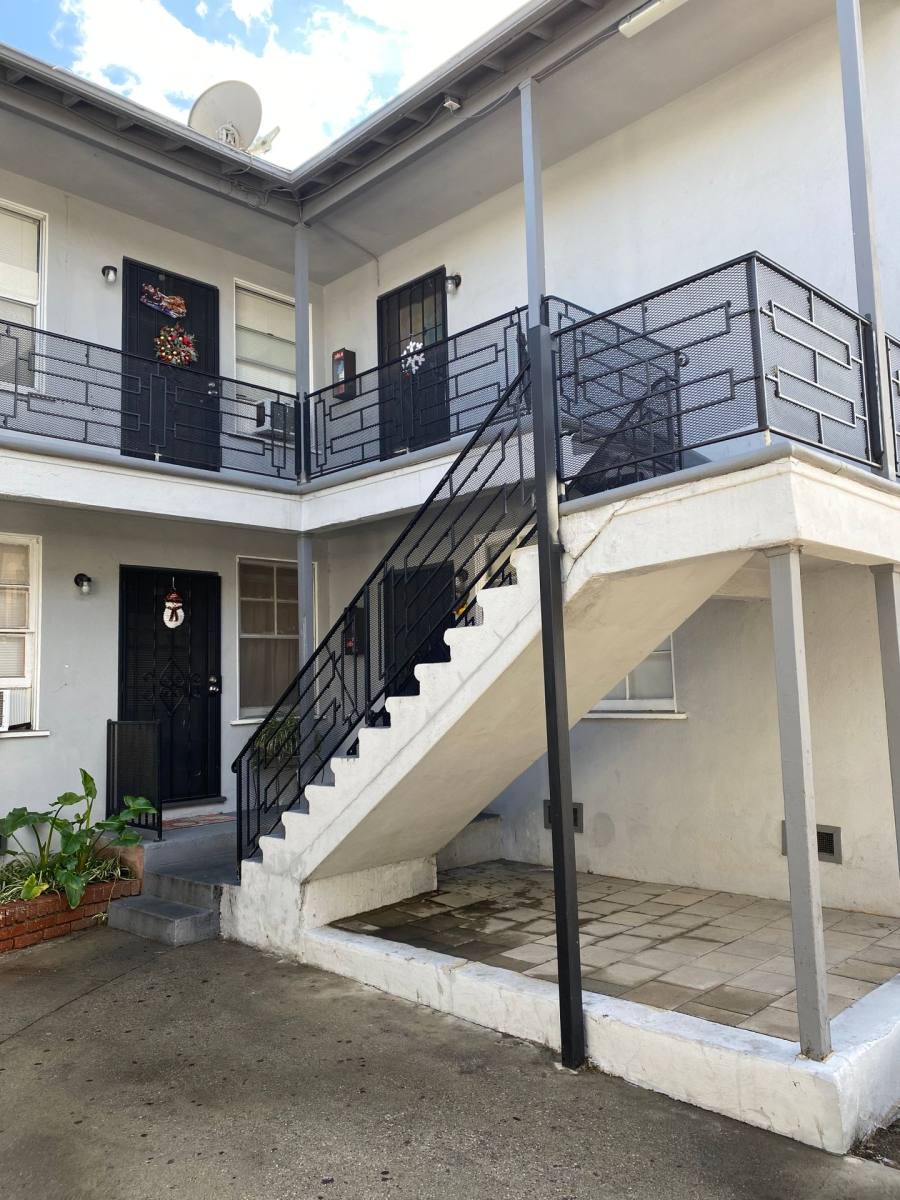 Apartment for rent at 2715-2723 San Marino St, Los Angeles, CA 90006