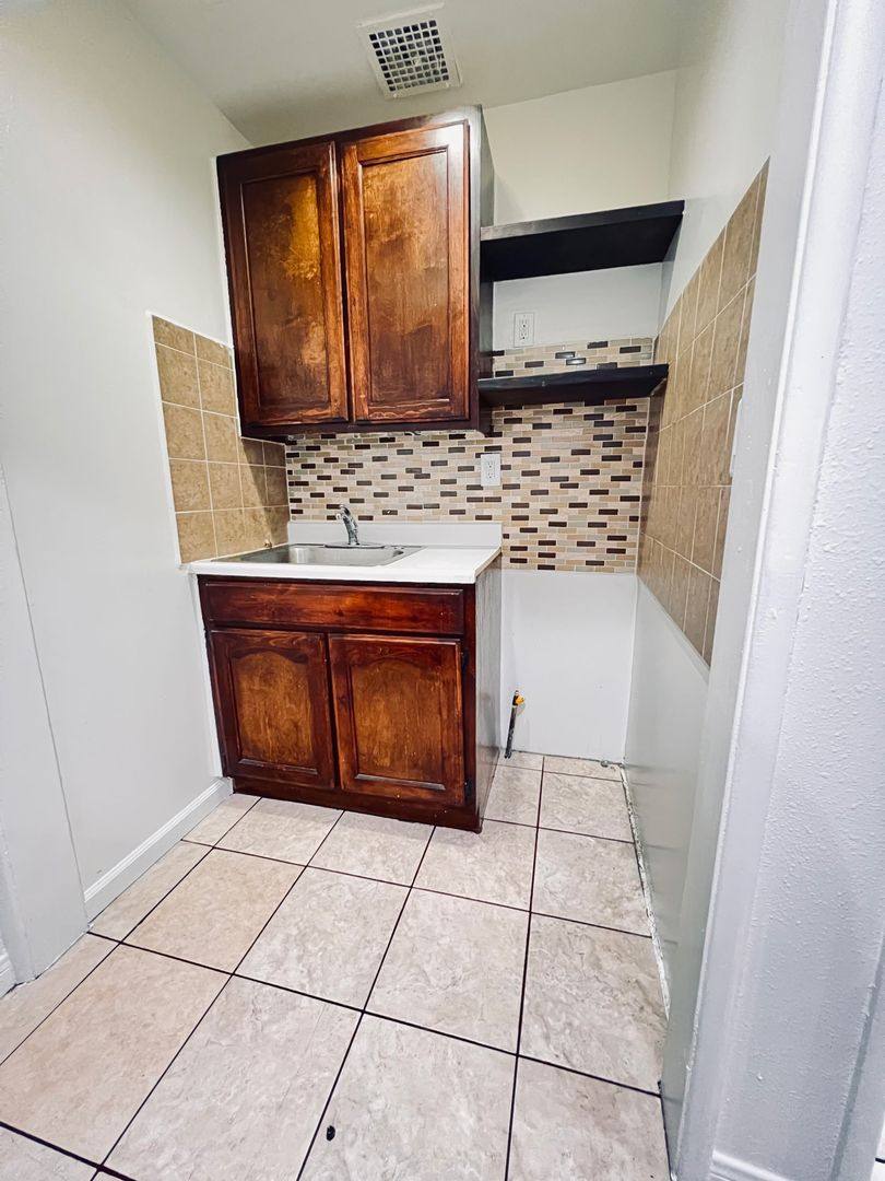 Apartment for rent at 2715-2723 San Marino St, Los Angeles, CA 90006