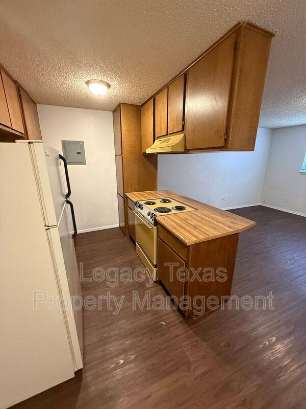 Apartment for rent at 1708 Short St #B, Cleburne, TX 76033