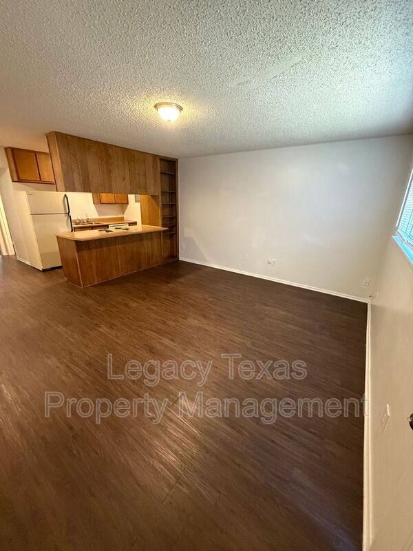 Apartment for rent at 1708 Short St #B, Cleburne, TX 76033