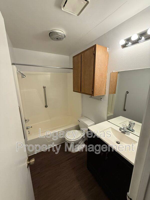 Apartment for rent at 1708 Short St #B, Cleburne, TX 76033