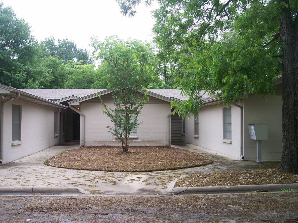 Apartment for rent at 1101 N Burns Ave #10, Cameron, TX 76520