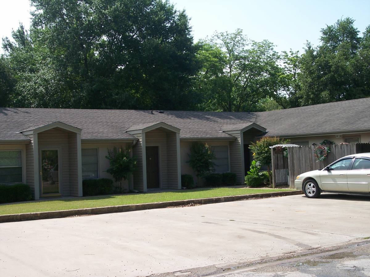 Apartment for rent at 1101 N Burns Ave #10, Cameron, TX 76520