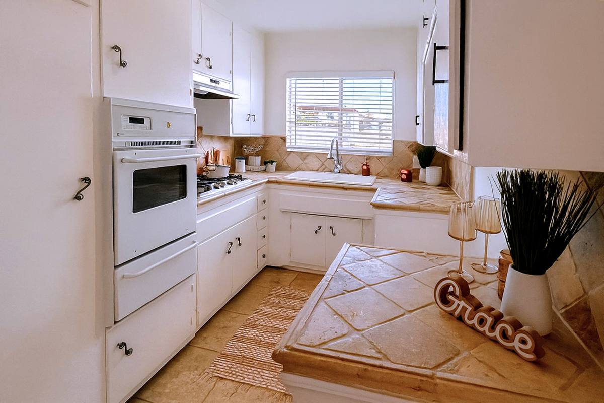 Apartment for rent at 216 S Gale Dr #G, Beverly Hills, CA 90211