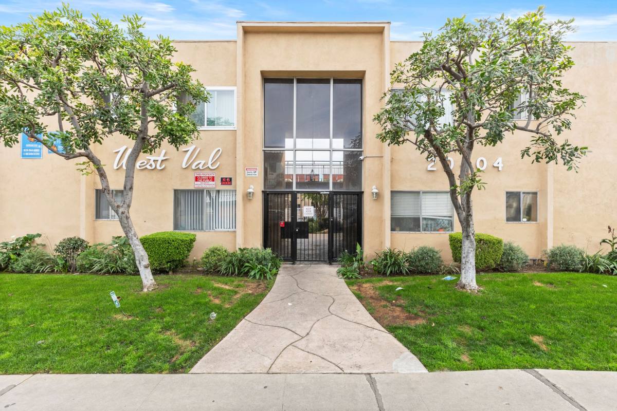 Apartment for rent at 20404 Cohasset St, Winnetka, CA 91306