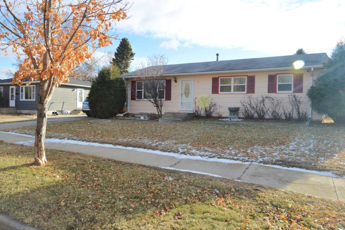 House for rent at 1911 21st Ave S, Grand Forks, ND 58201
