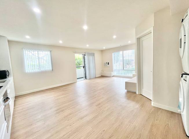 Apartment for rent at 860 S Ardmore Ave #109, Los Angeles, CA 90005