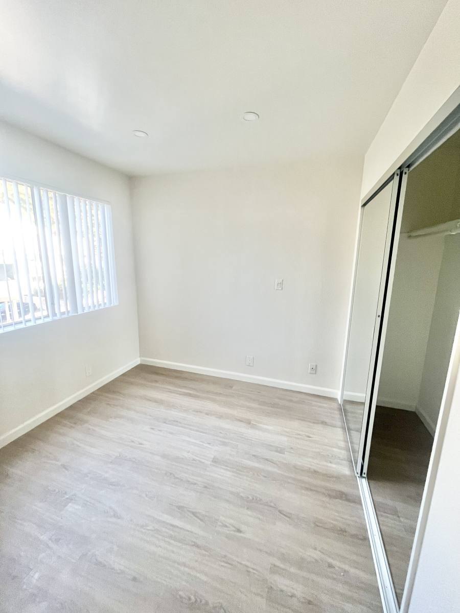 Apartment for rent at 860 S Ardmore Ave #109, Los Angeles, CA 90005