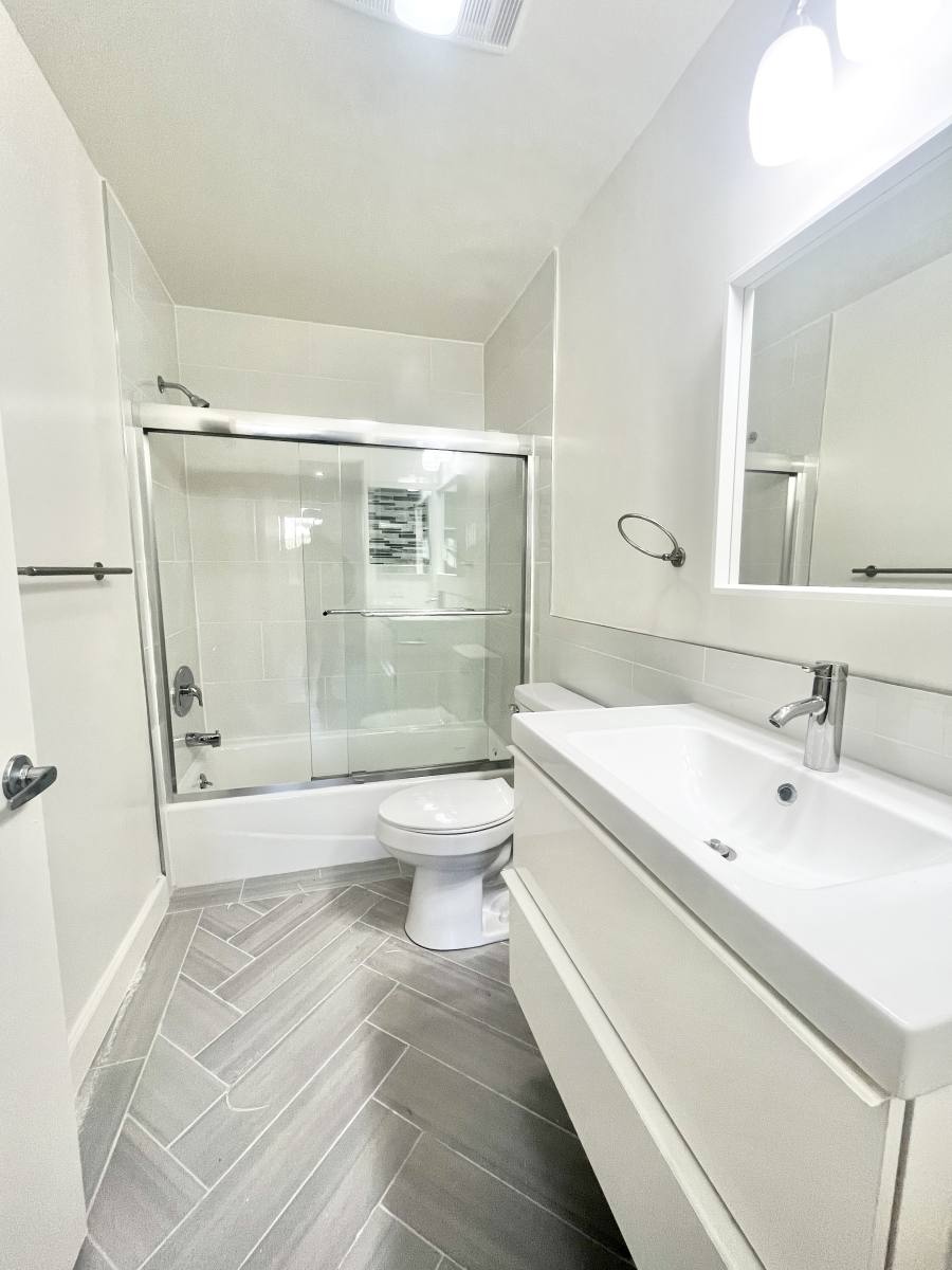 Apartment for rent at 860 S Ardmore Ave #109, Los Angeles, CA 90005