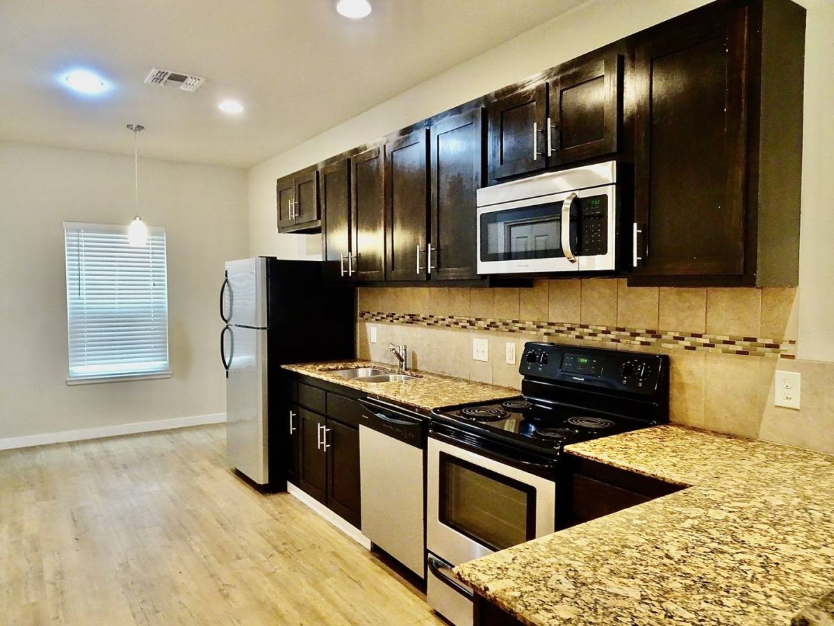 Townhouse for rent at 1920 S 16th St, Waco, TX 76706