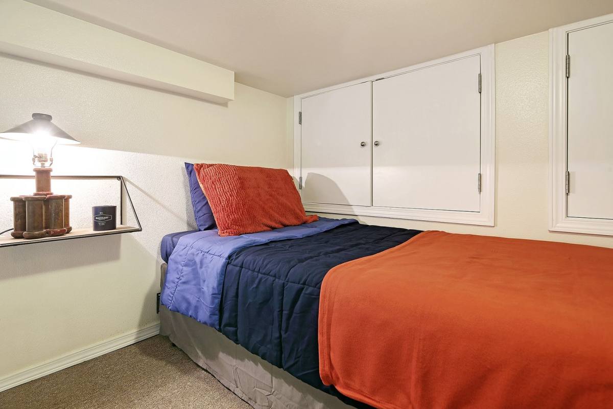 Apartment for rent at 216 23rd Ave E, Seattle, WA 98112