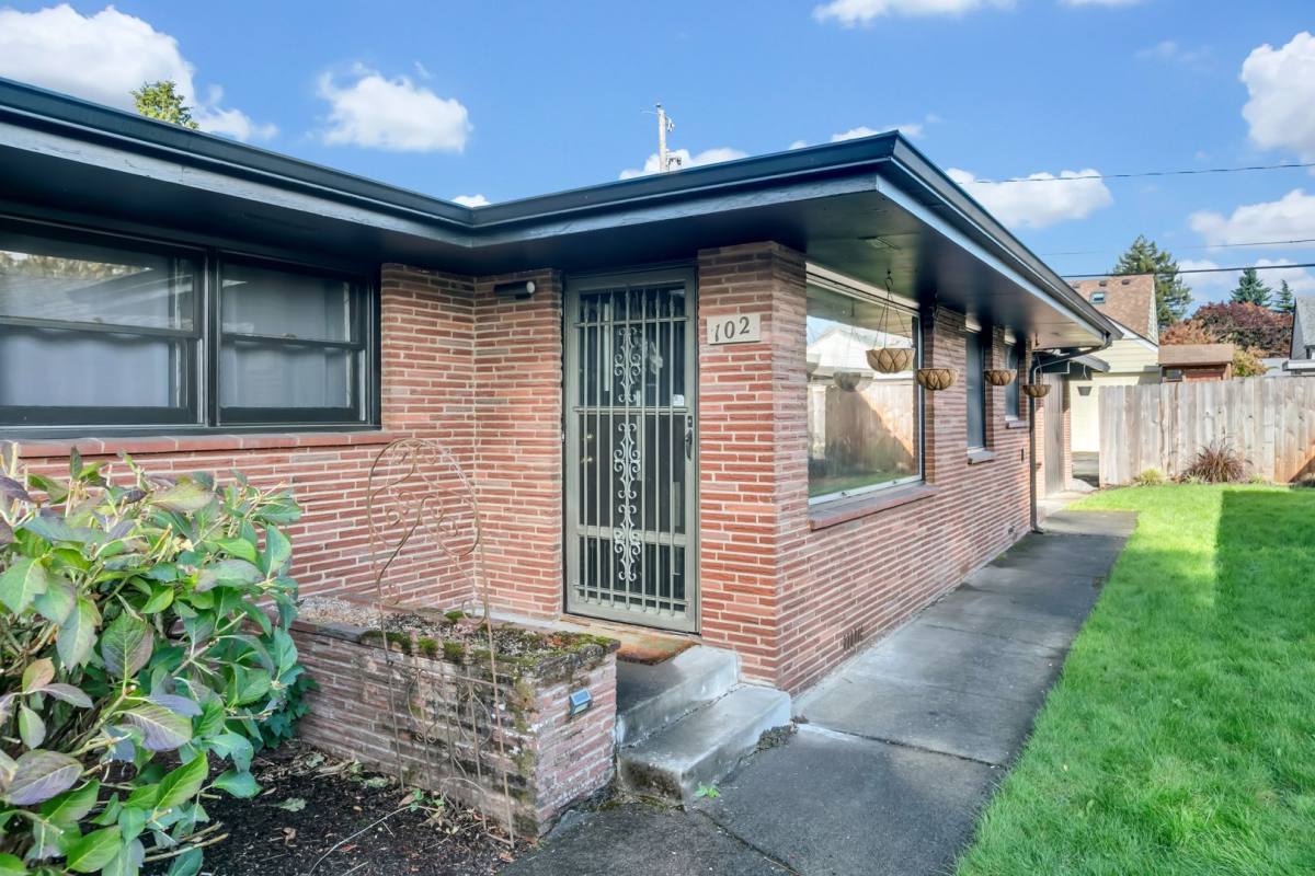 Apartment for rent at 100 E 36th St, Vancouver, WA 98663