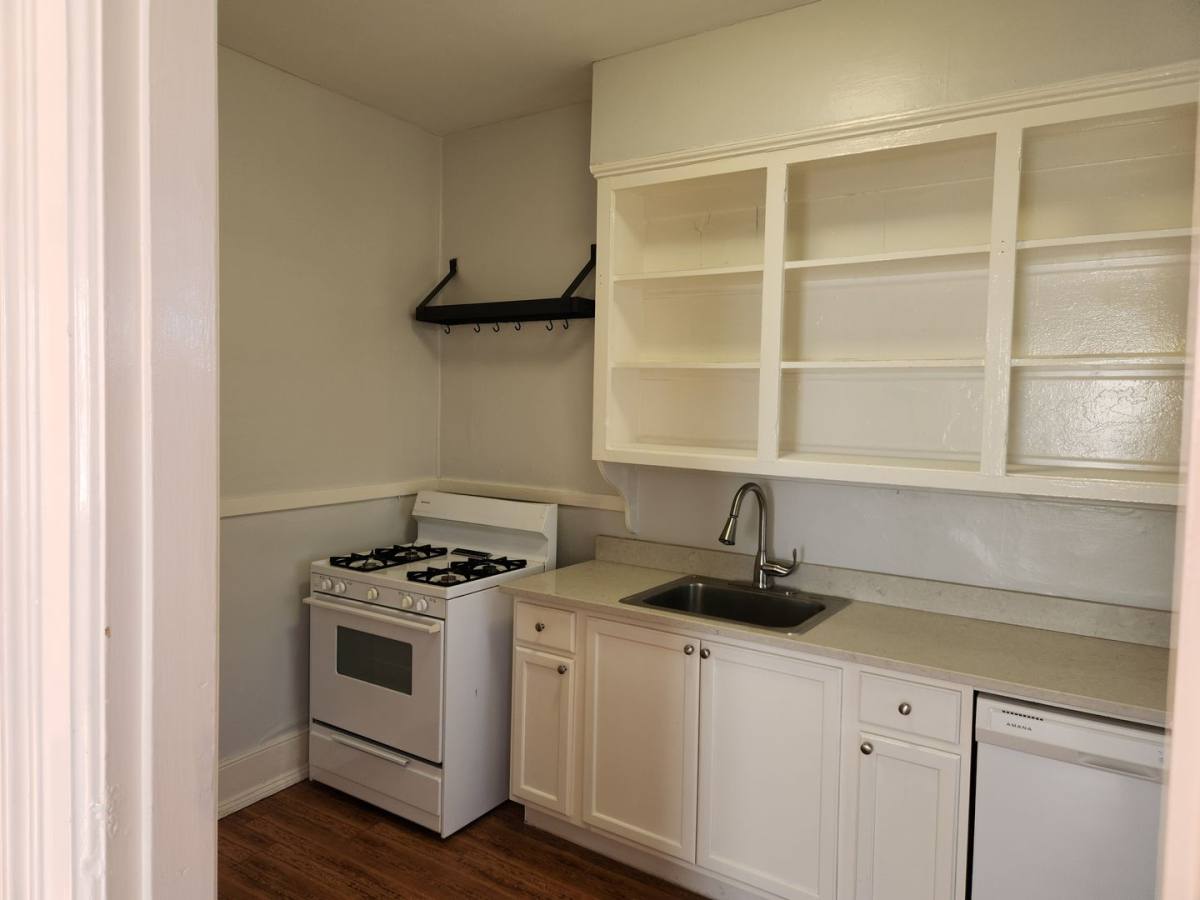 Apartment for rent at 113 W Gaston St, Savannah, GA 31401