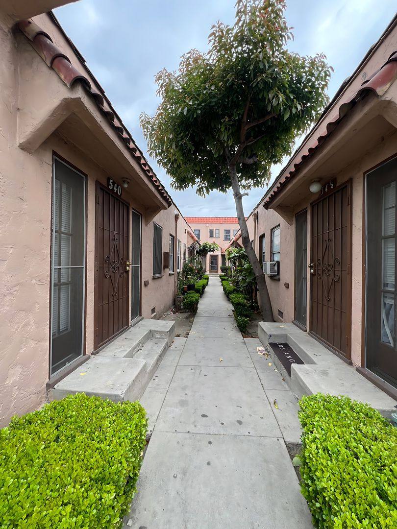 Apartment for rent at 540 W 49th St, Los Angeles, CA 90037