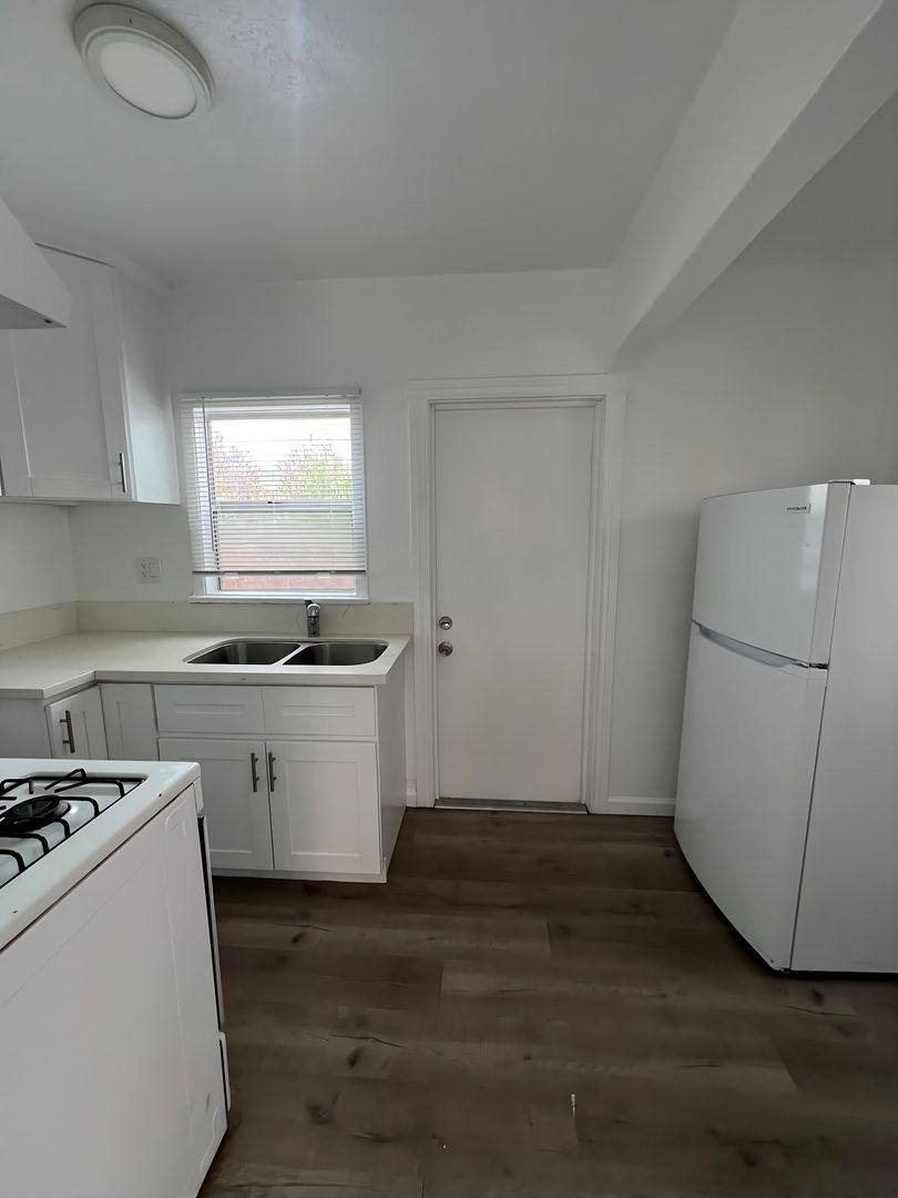 Apartment for rent at 540 W 49th St, Los Angeles, CA 90037