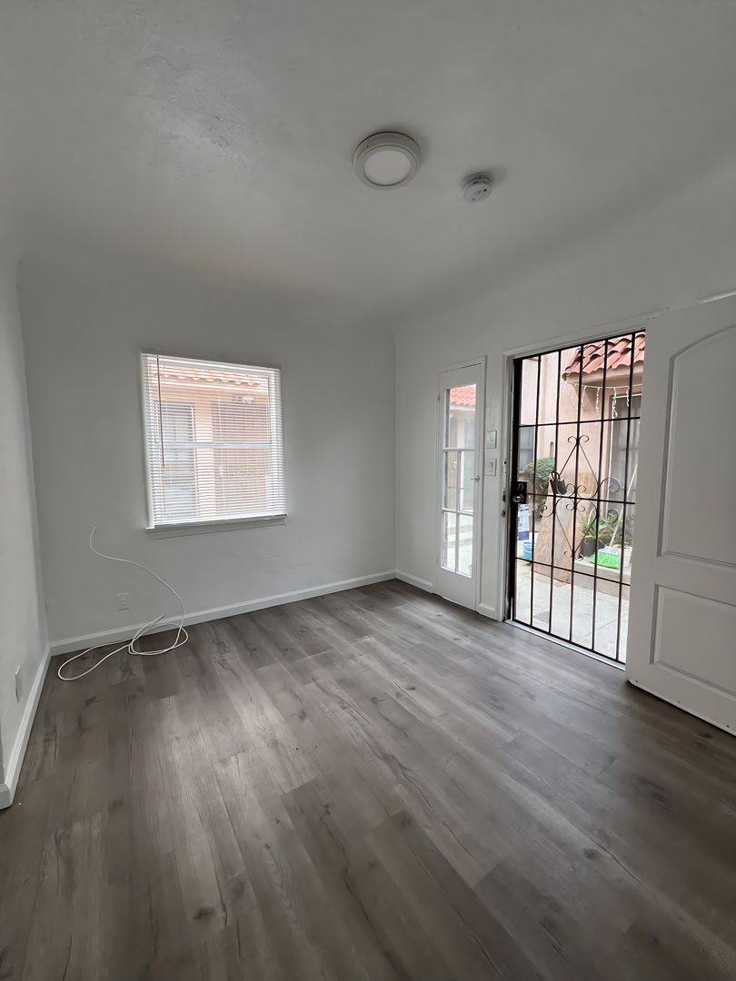 Apartment for rent at 540 W 49th St, Los Angeles, CA 90037