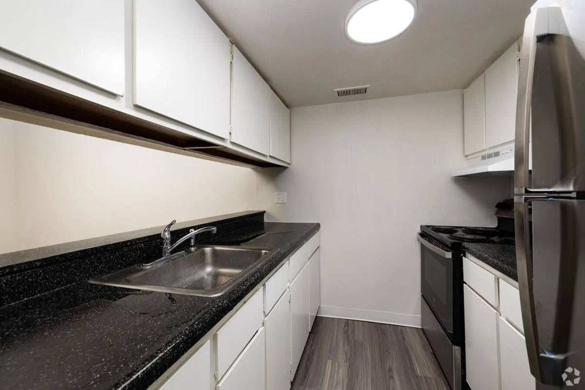 Apartment for rent at 2729 Park Ave, Saint Louis, MO 63104