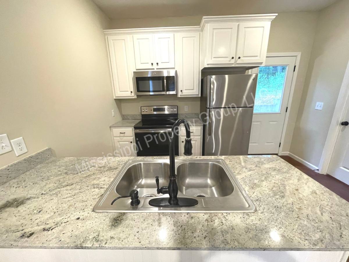 Townhouse for rent at 4851 S Lamar Blvd, Oxford, MS 38655