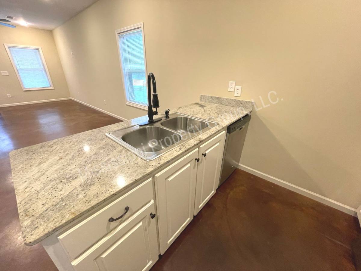Townhouse for rent at 4851 S Lamar Blvd, Oxford, MS 38655