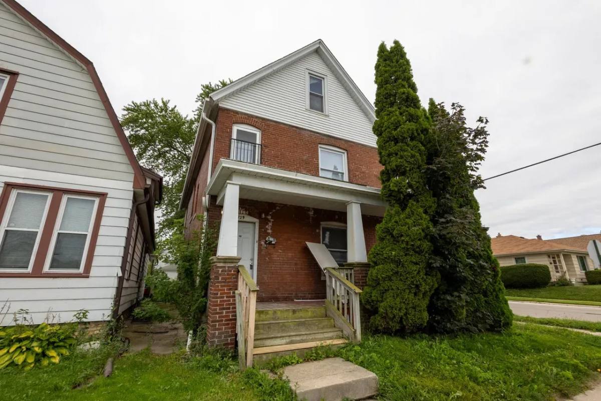 Apartment for rent at 729 Montana Ave #A, South Milwaukee, WI 53172