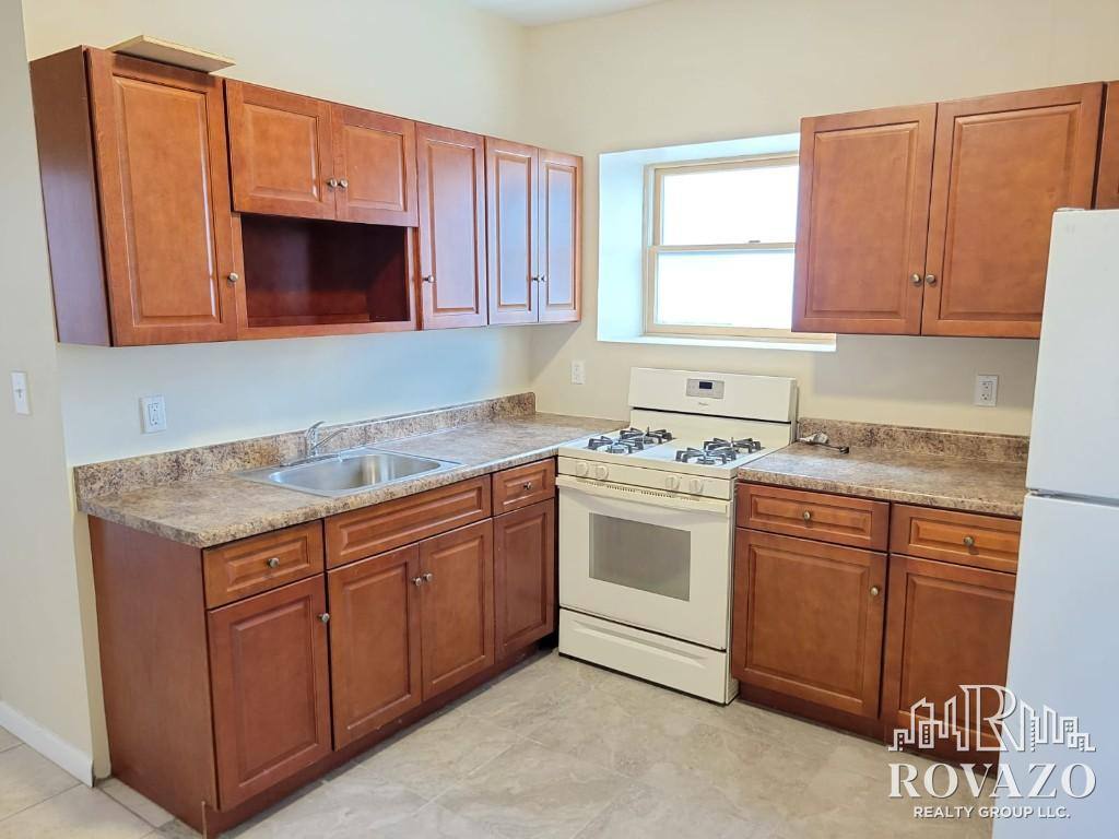 Apartment for rent at 959 Grove St #1R, 2R, Irvington, NJ 07111