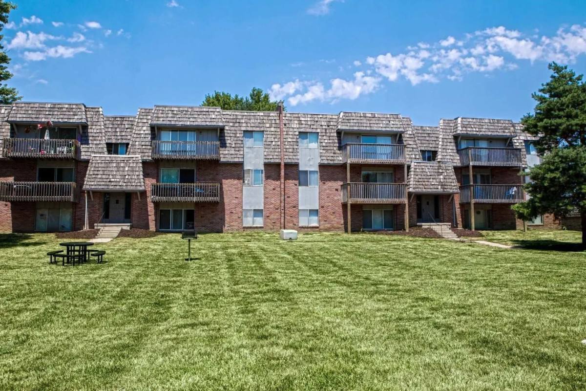 Apartment for rent at The Pines at Q Plaza, 8633 Q Plaza, Omaha, NE 68127