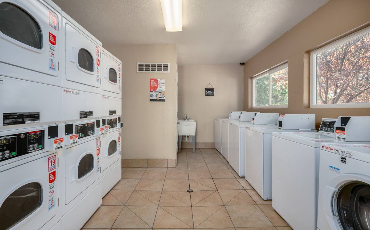 Apartment for rent at 8740 Fair Oaks Blvd, Carmichael, CA 95608