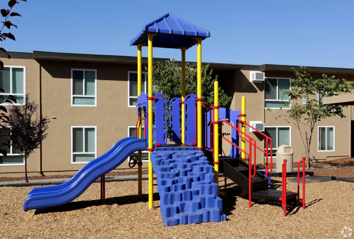 Apartment for rent at 8740 Fair Oaks Blvd, Carmichael, CA 95608