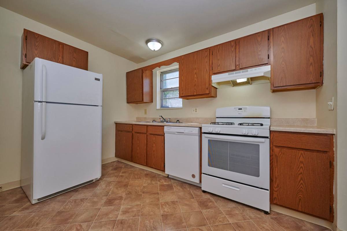 Townhouse for rent at 439 Colonial Court, Sharpsville, PA 16150