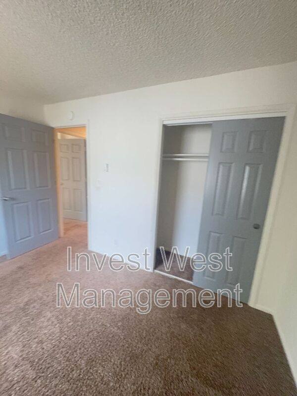 Apartment for rent at 1950 33 Ave #11, Longview, WA 98632
