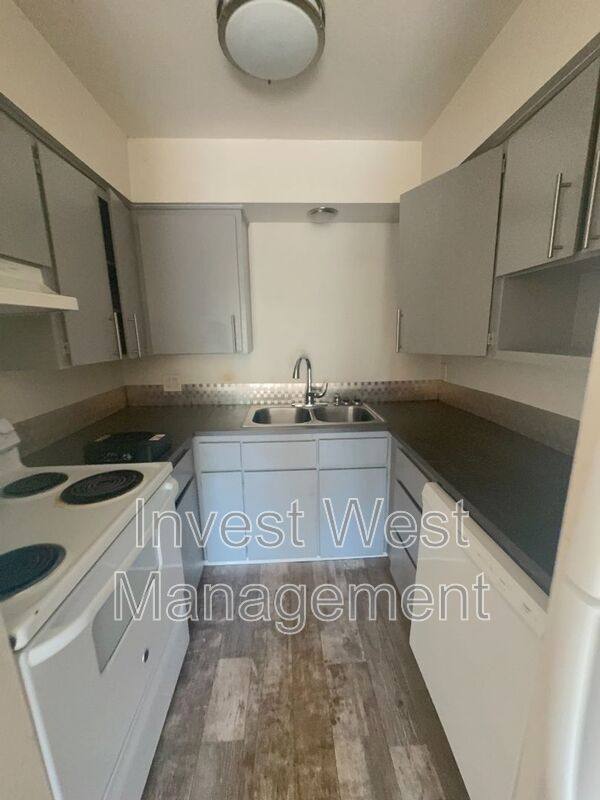 Apartment for rent at 1950 33 Ave #11, Longview, WA 98632