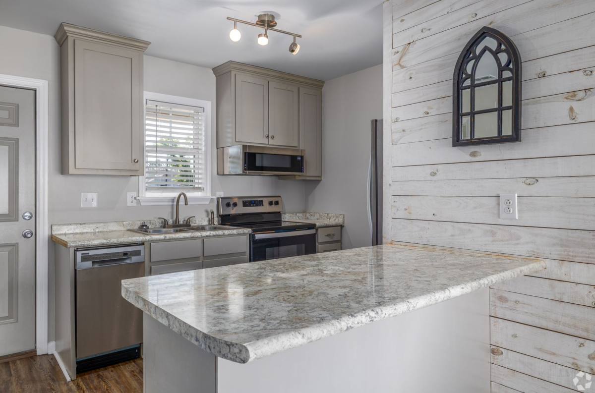Apartment for rent at Baytree Ridge, 1726 Poplar St, Valdosta, GA 31601