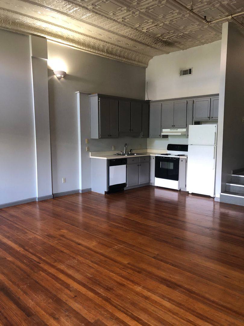 Apartment for rent at 113 N Patterson St, Valdosta, GA 31601