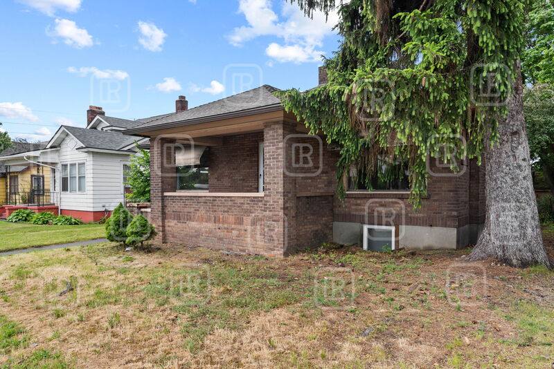 House for rent at 808 E Mission Ave, Spokane, WA 99202