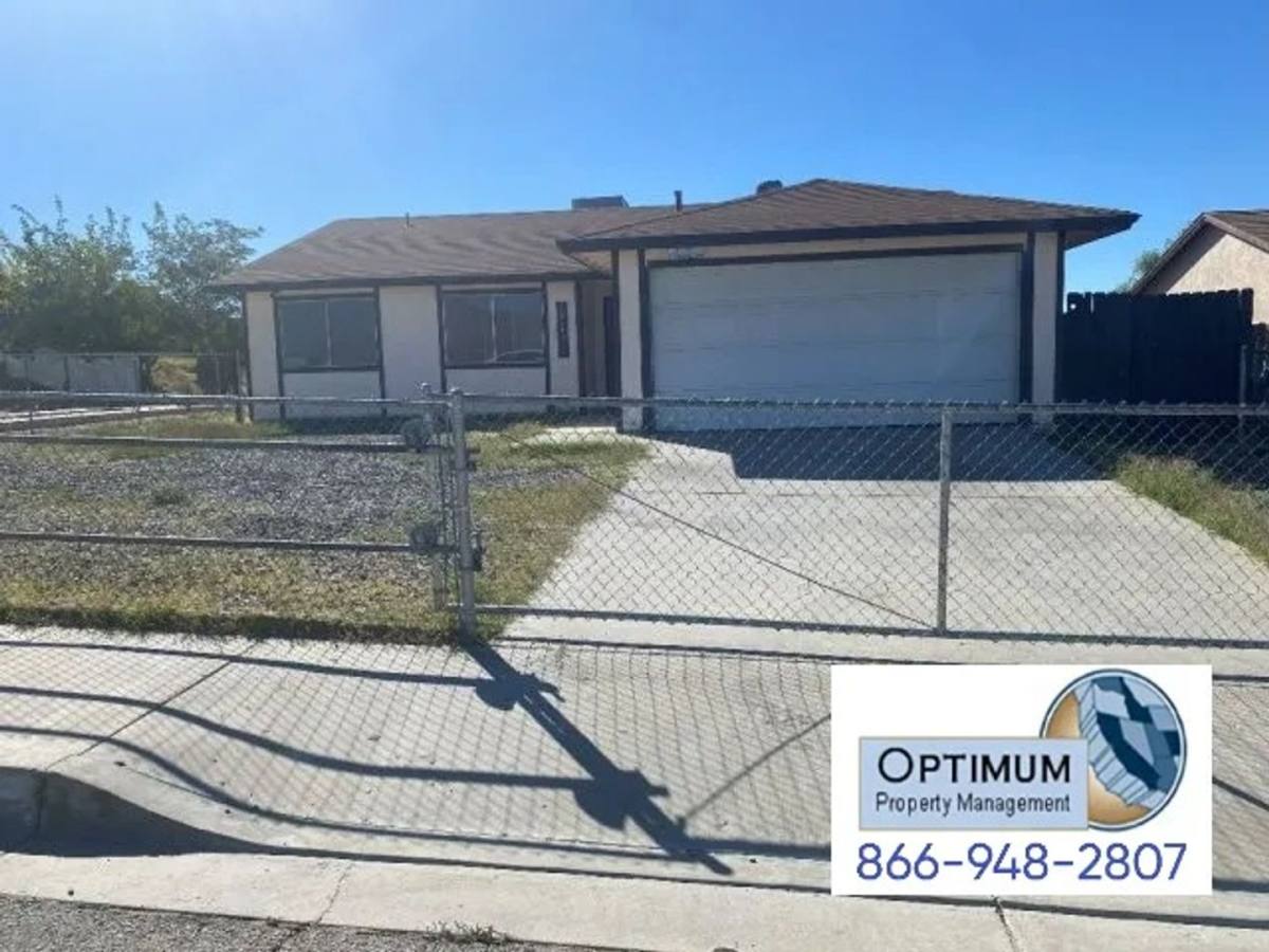 House for rent at 16043 Puesta Del Sol Dr, Victorville, CA 92394