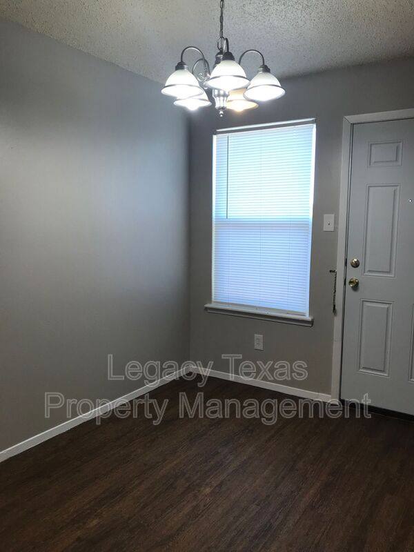 Townhouse for rent at 1409 Courtney Place #A, Cleburne, TX 76033