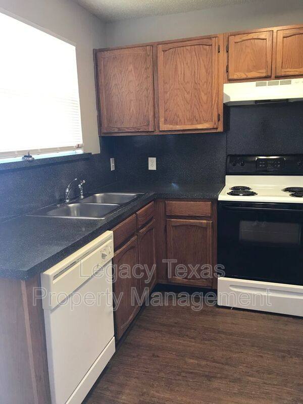 Townhouse for rent at 1409 Courtney Place #A, Cleburne, TX 76033