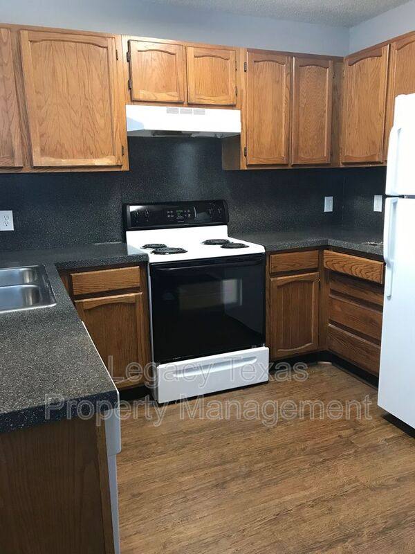 Townhouse for rent at 1409 Courtney Place #A, Cleburne, TX 76033