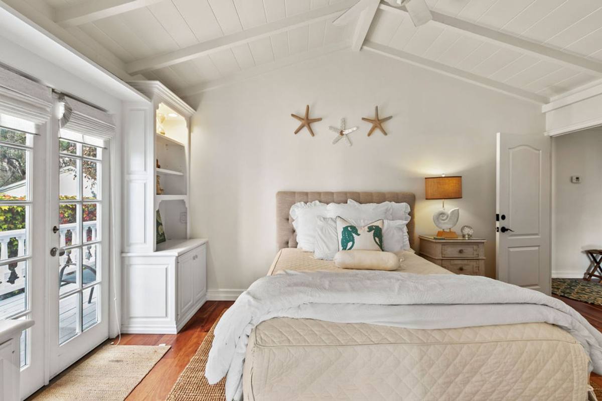 Apartment for rent at 31922 Virginia Way, Laguna Beach, CA 92651
