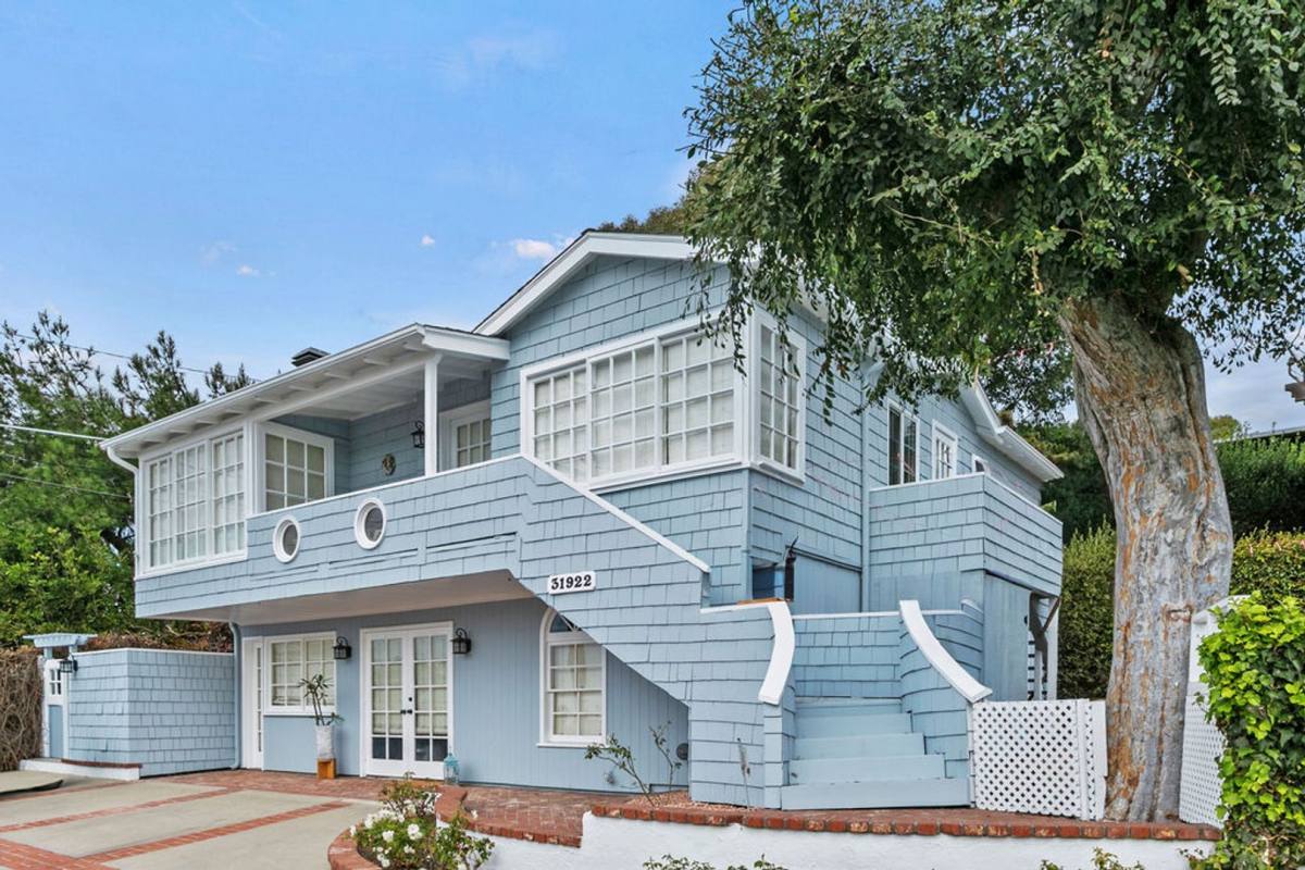 Apartment for rent at 31922 Virginia Way, Laguna Beach, CA 92651