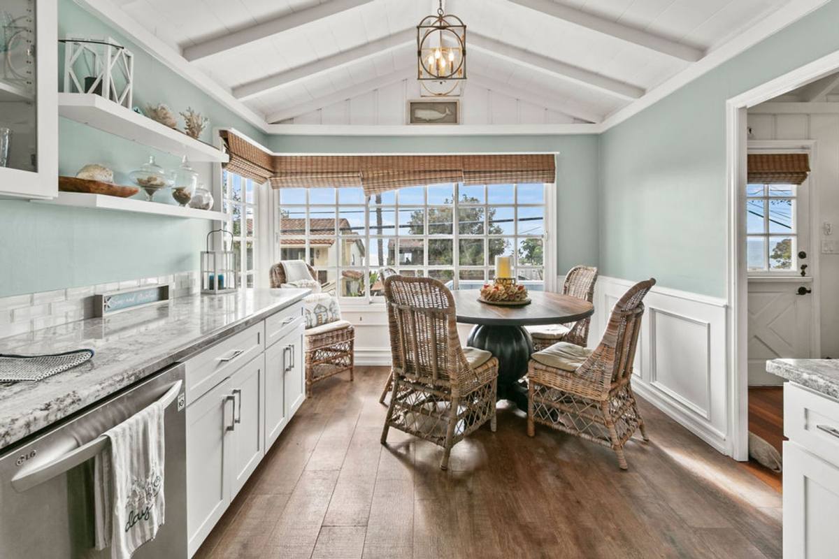Apartment for rent at 31922 Virginia Way, Laguna Beach, CA 92651