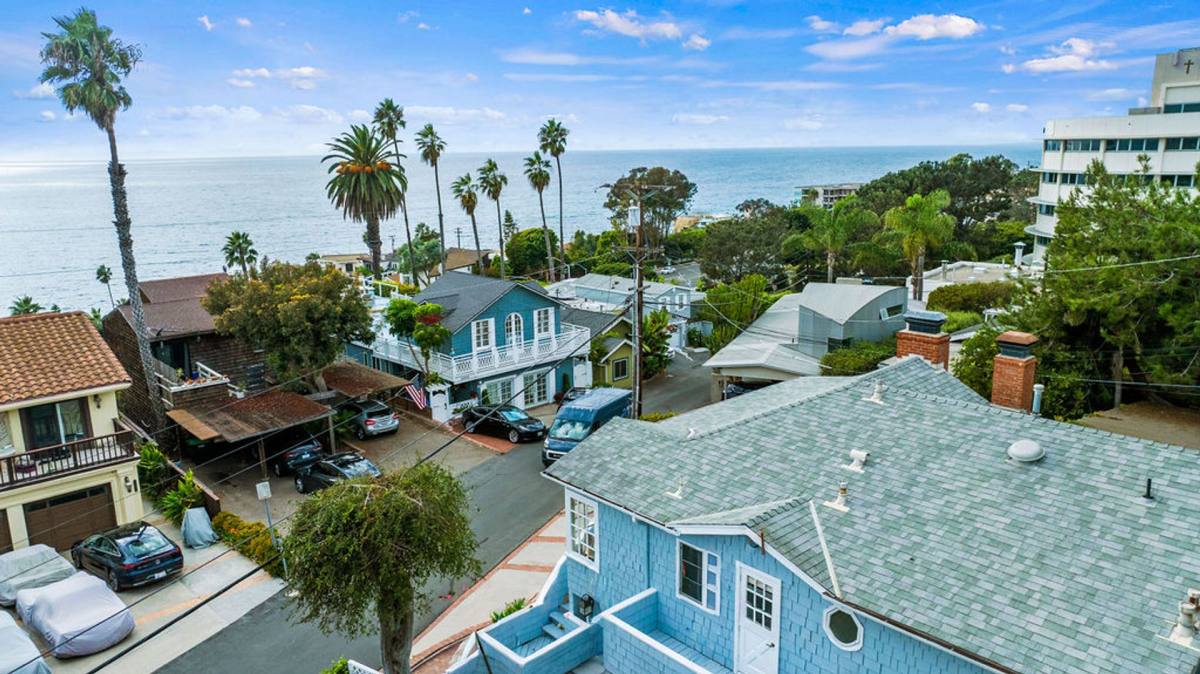 Apartment for rent at 31922 Virginia Way, Laguna Beach, CA 92651