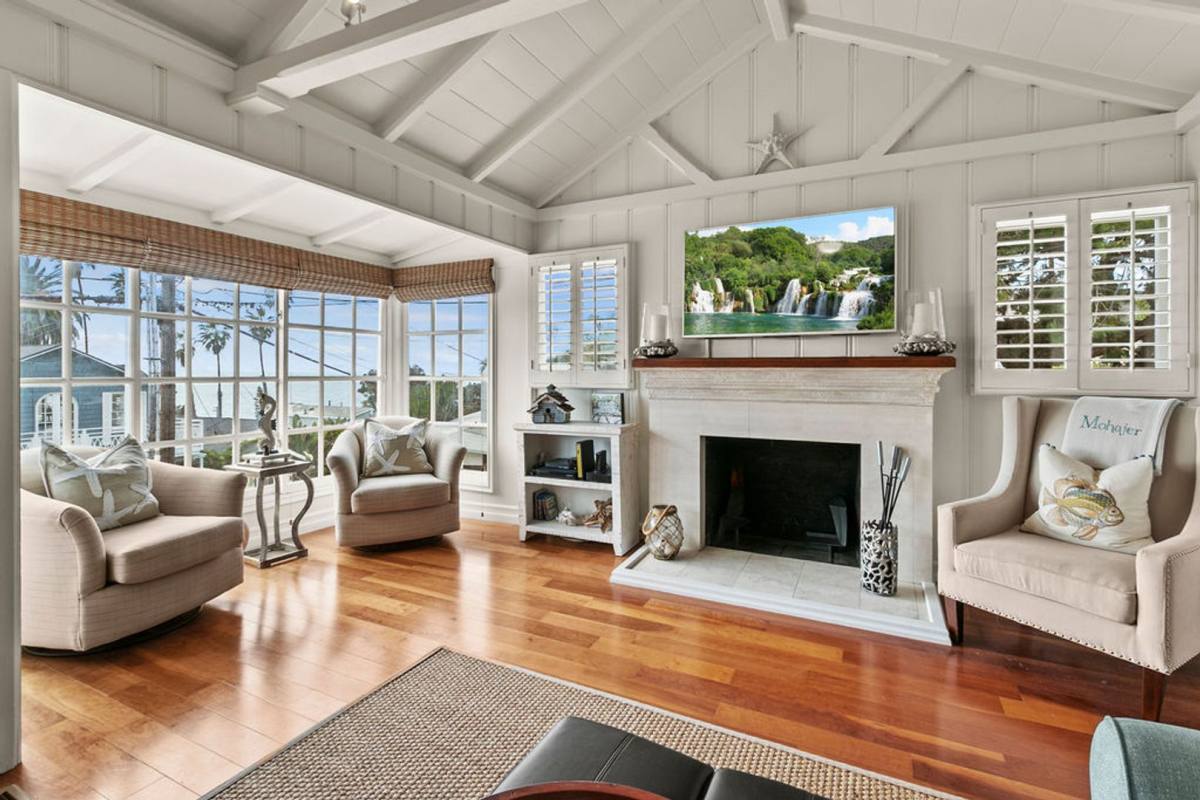 Apartment for rent at 31922 Virginia Way, Laguna Beach, CA 92651