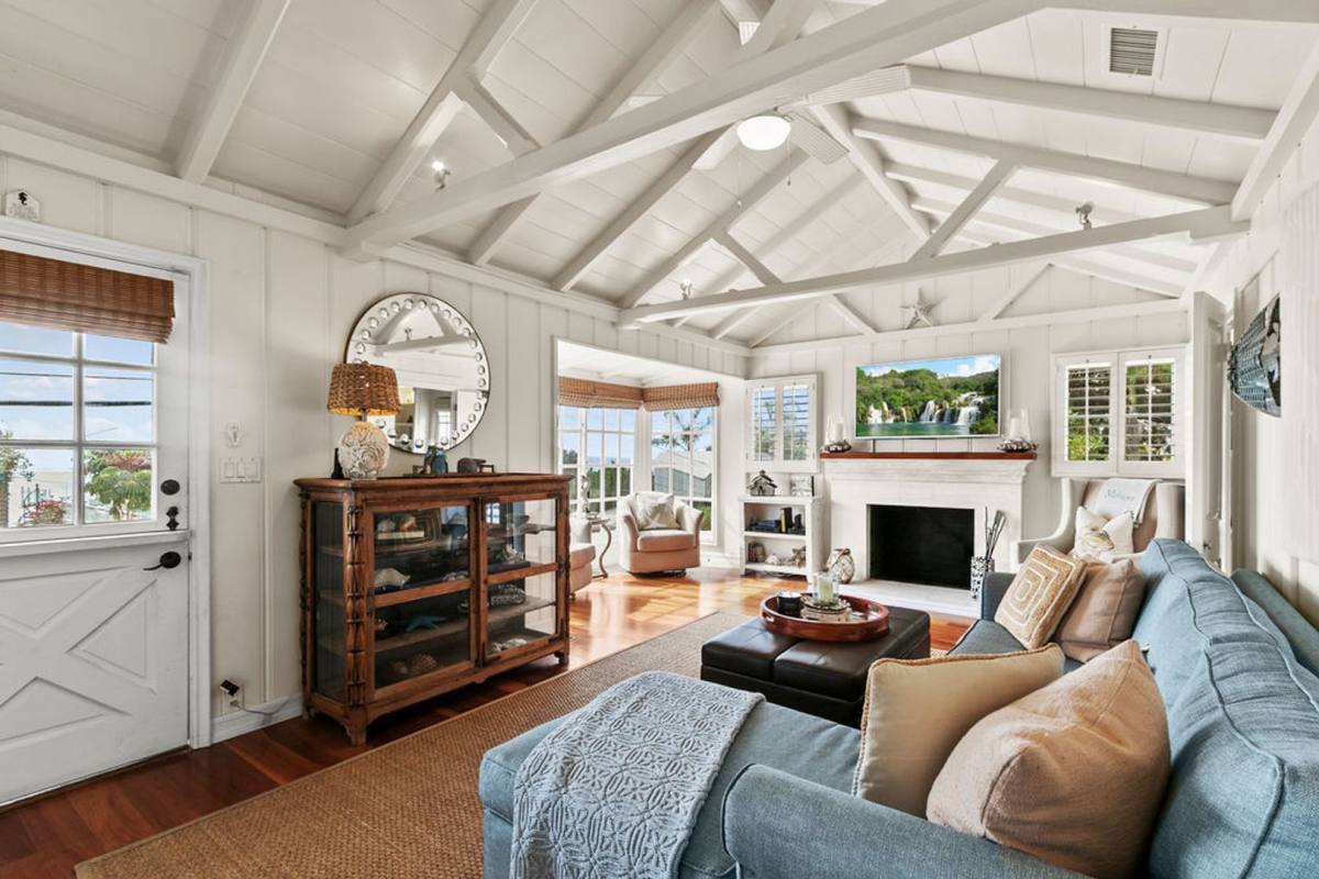 Apartment for rent at 31922 Virginia Way, Laguna Beach, CA 92651