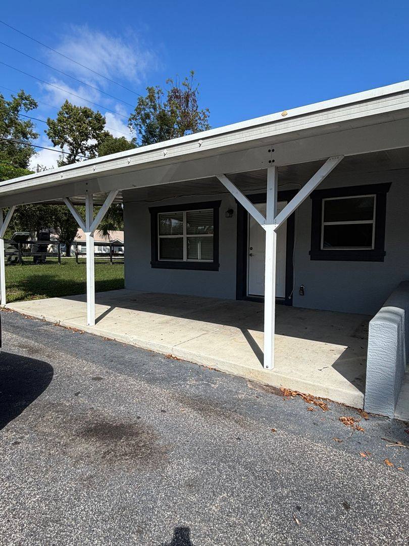 Townhouse for rent at 822 S Lone Oak Dr, Leesburg, FL 34748