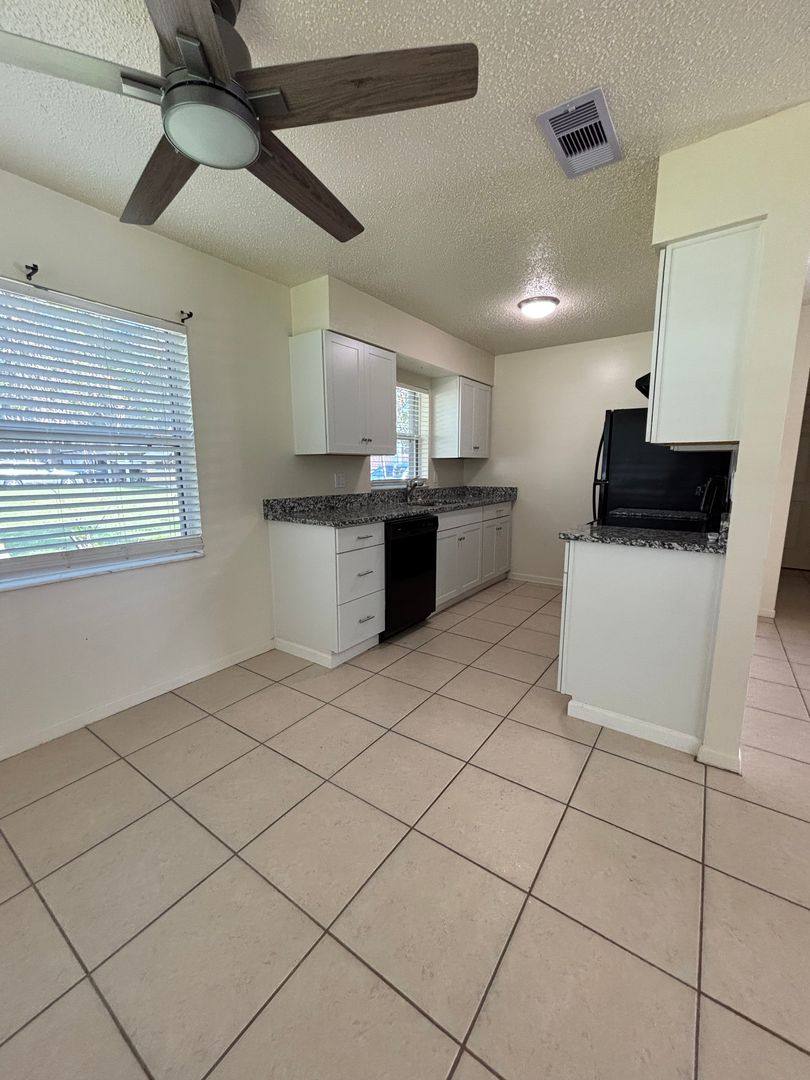 Townhouse for rent at 822 S Lone Oak Dr, Leesburg, FL 34748
