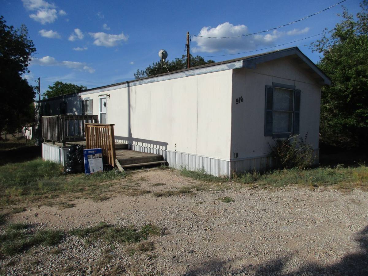 House for rent at 916 Iroquois Dr, Burnet, TX 78611