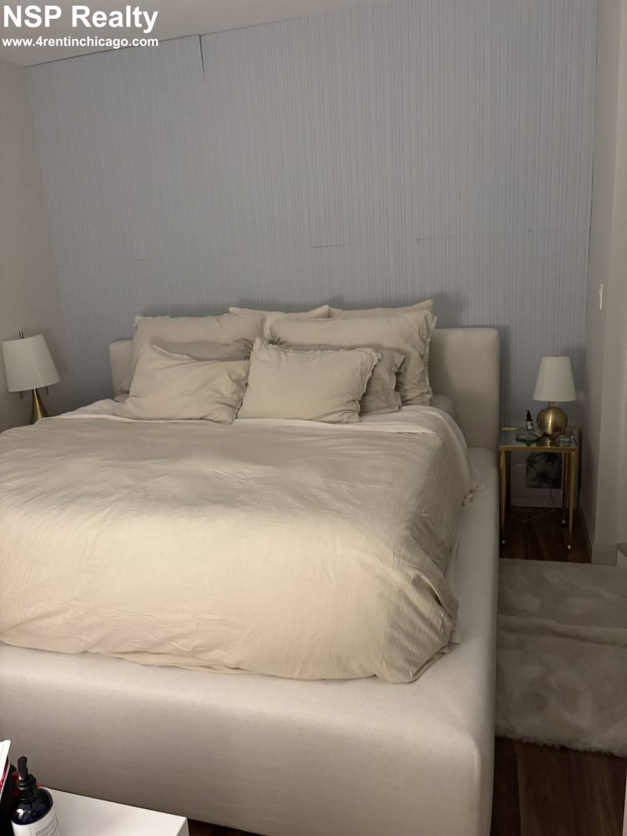 Apartment for rent at 555 Roger Williams #402, Highland Park, IL 60035