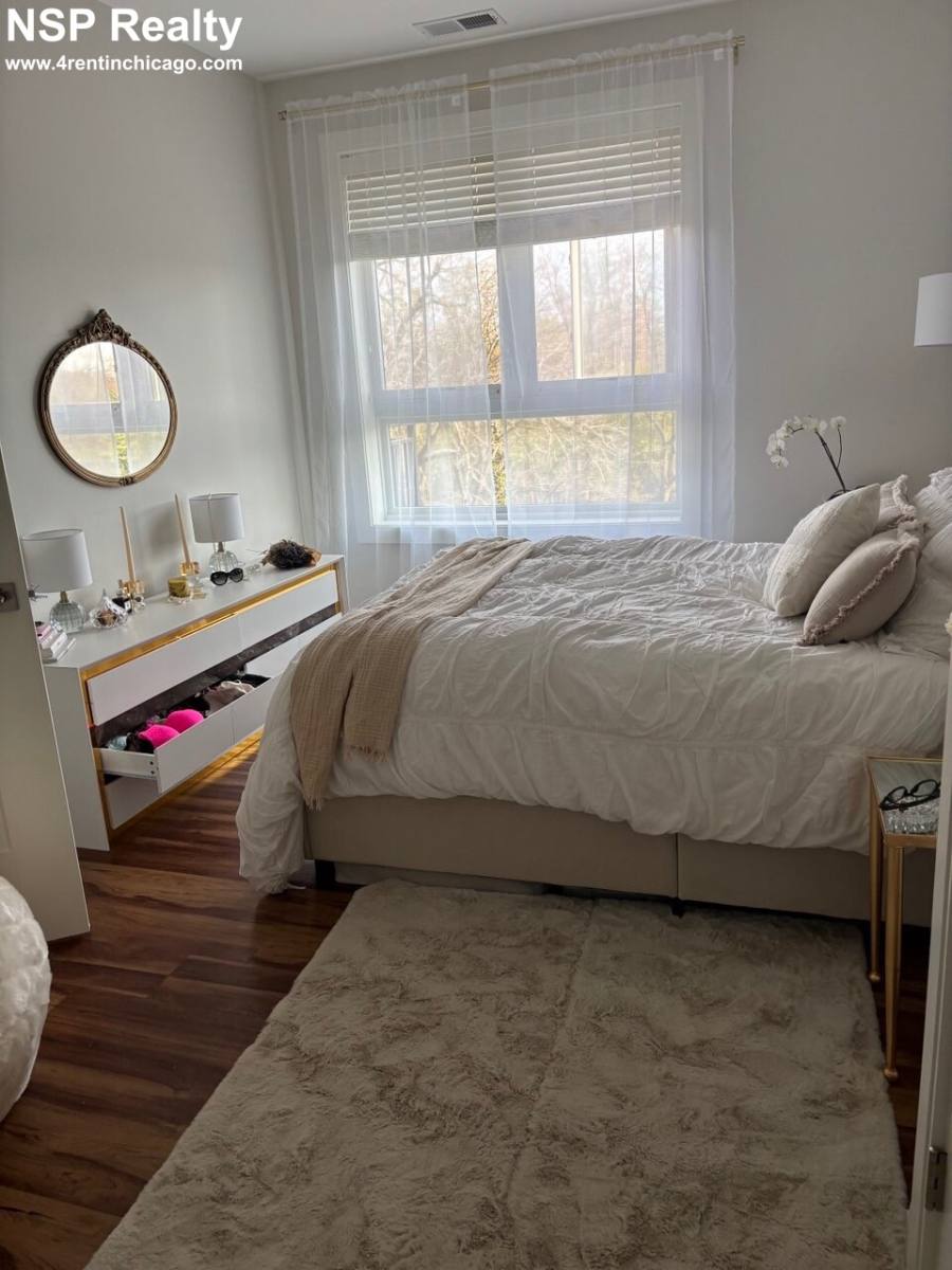 Apartment for rent at 555 Roger Williams #402, Highland Park, IL 60035