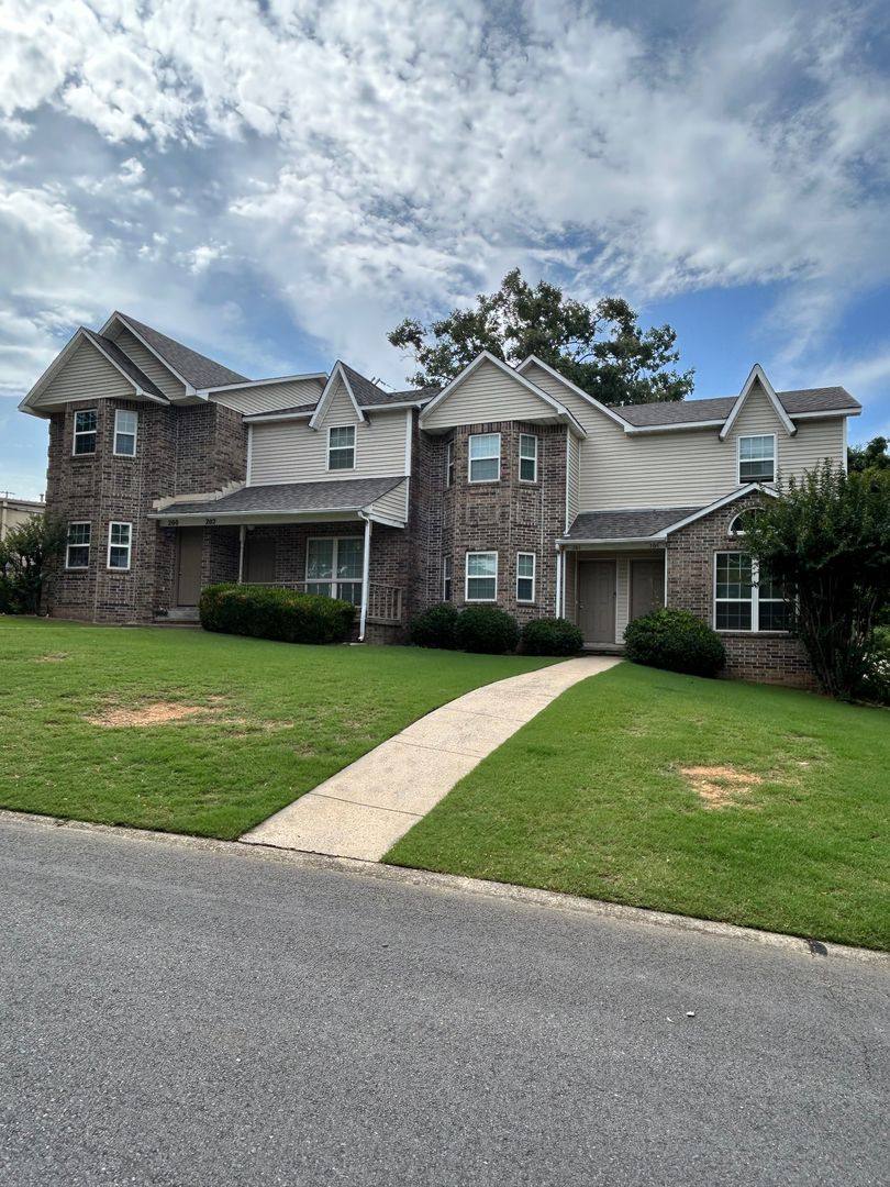 Townhouse for rent at 250 Apple Valley Dr, Sherwood, AR 72120